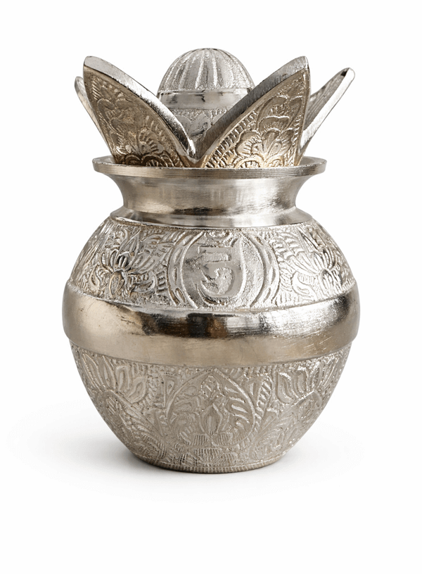 चाँदी या चाँदी जैसा कलश: अपार लाभ और उपयोगिता