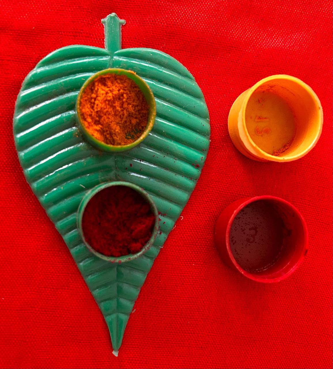 हल्दी-कुमकुम: धार्मिक और सामाजिक कारण